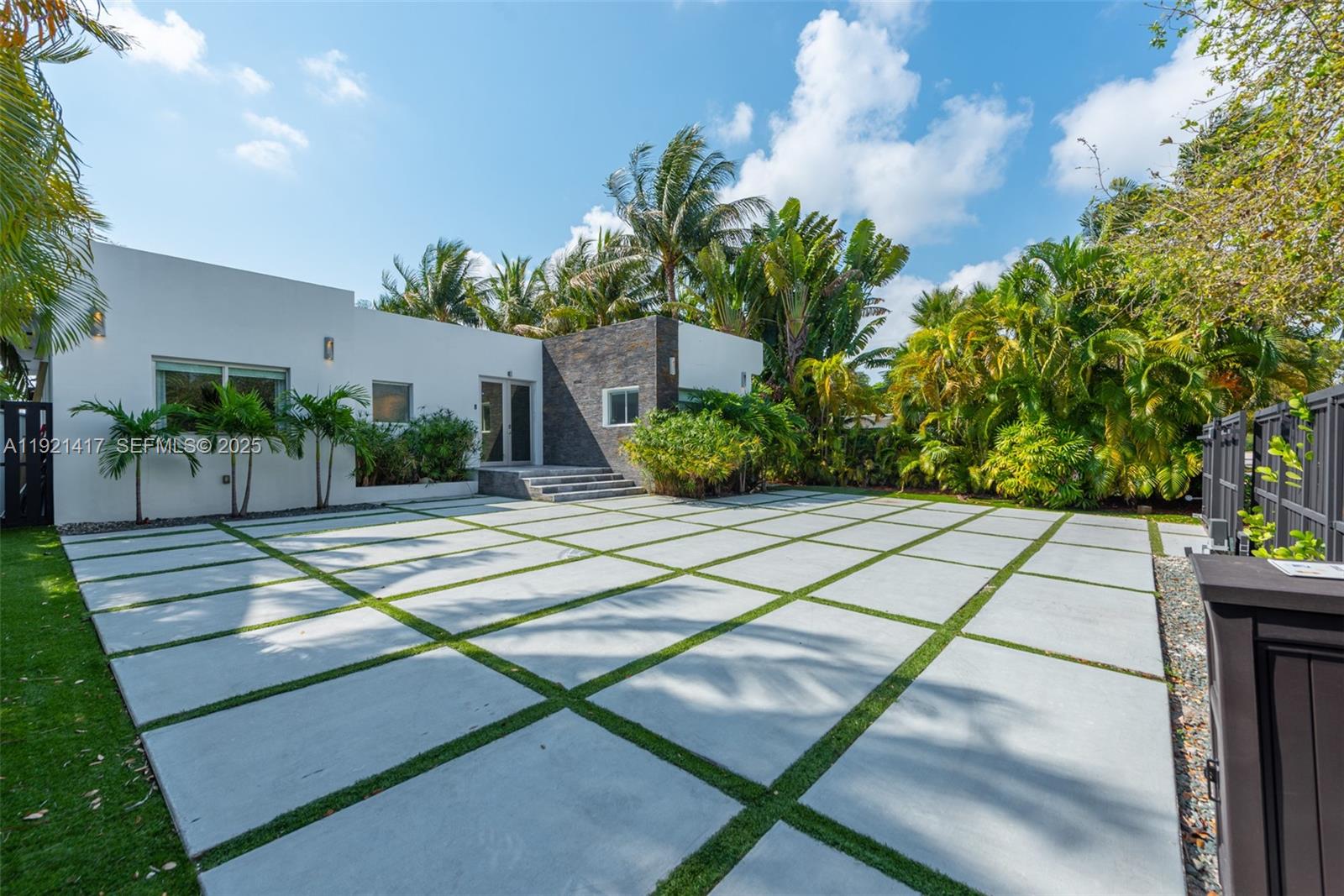 970 S Shore Dr, Miami Beach FL 33141