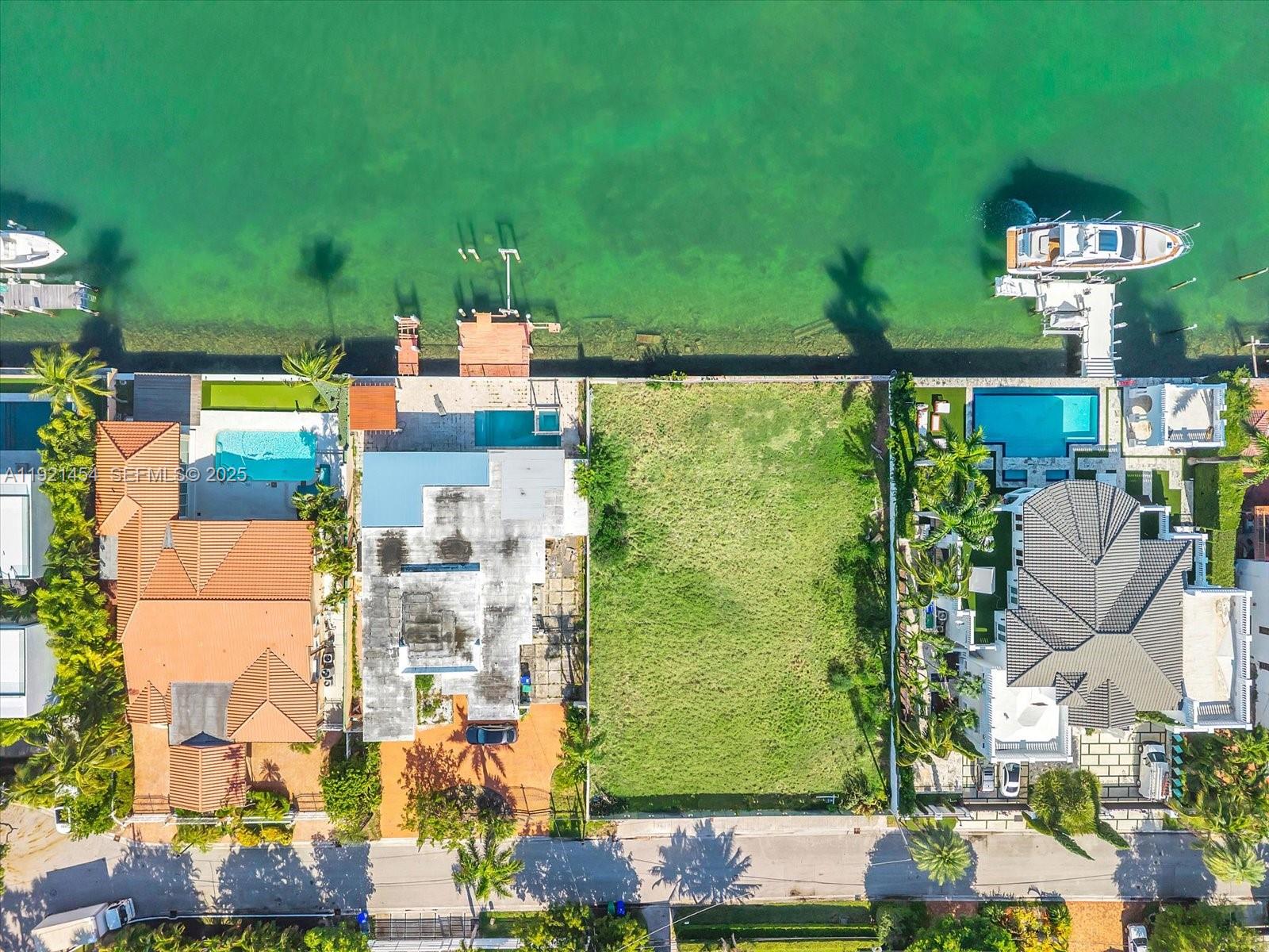 Miami FL 33139 - A11921454