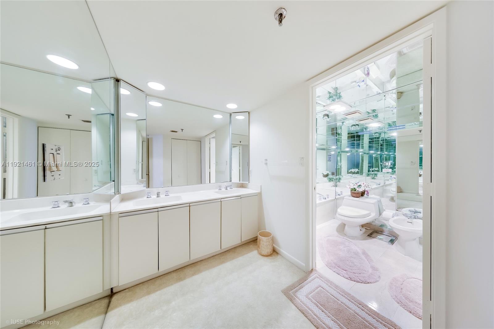 520 Brickell Key Dr #A1510, Miami FL 33131