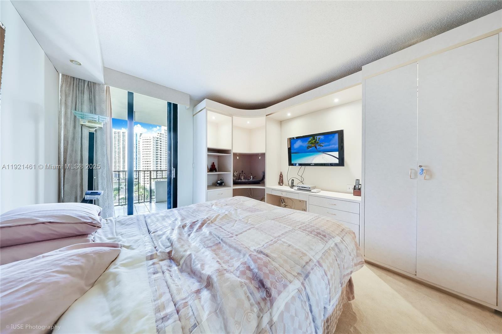 520 Brickell Key Dr #A1510, Miami FL 33131