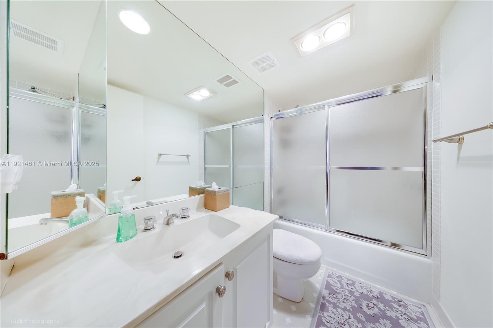 520 Brickell Key Dr #A1510, Miami FL 33131