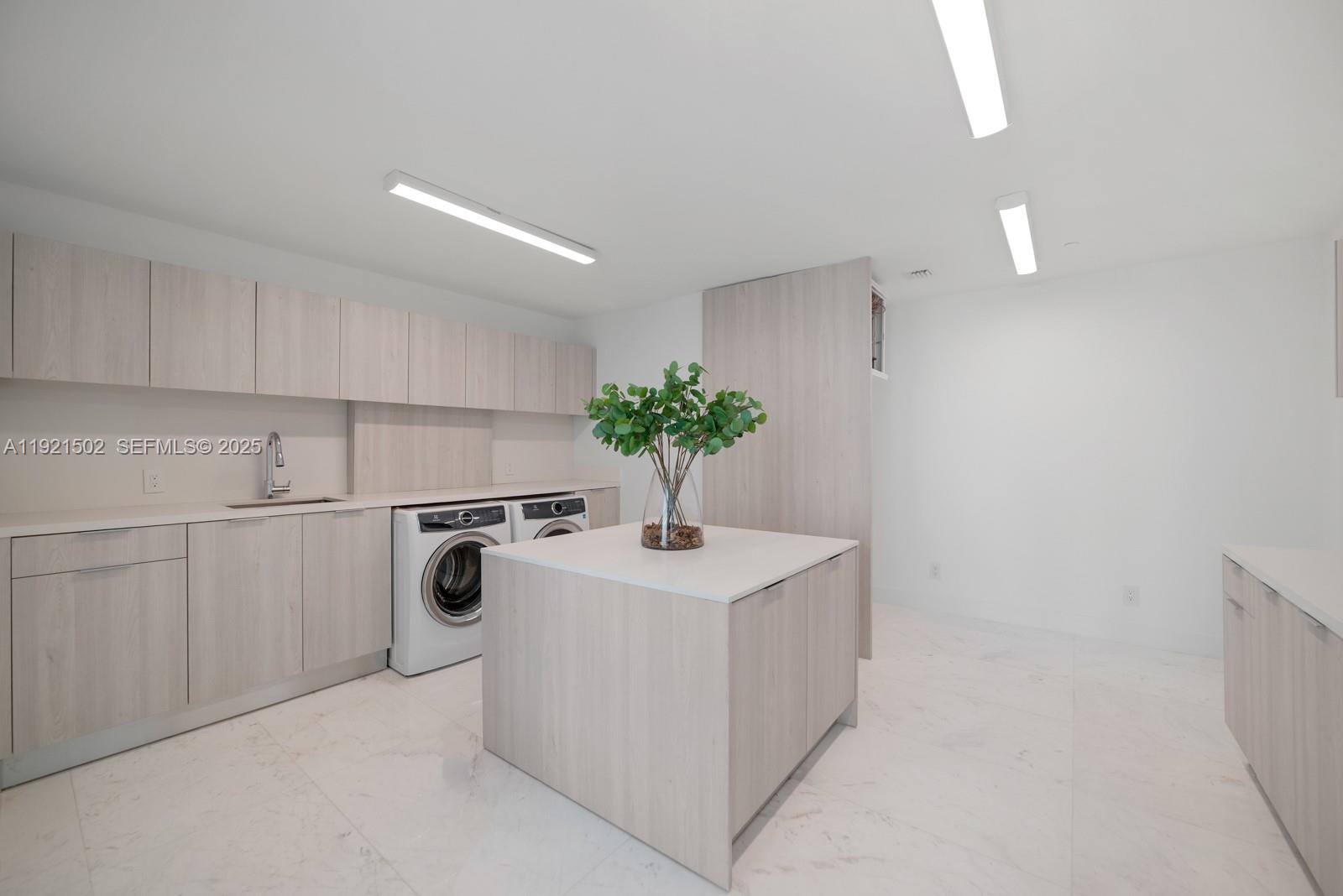 1643 Brickell Ave #PH4902, Miami FL 33129