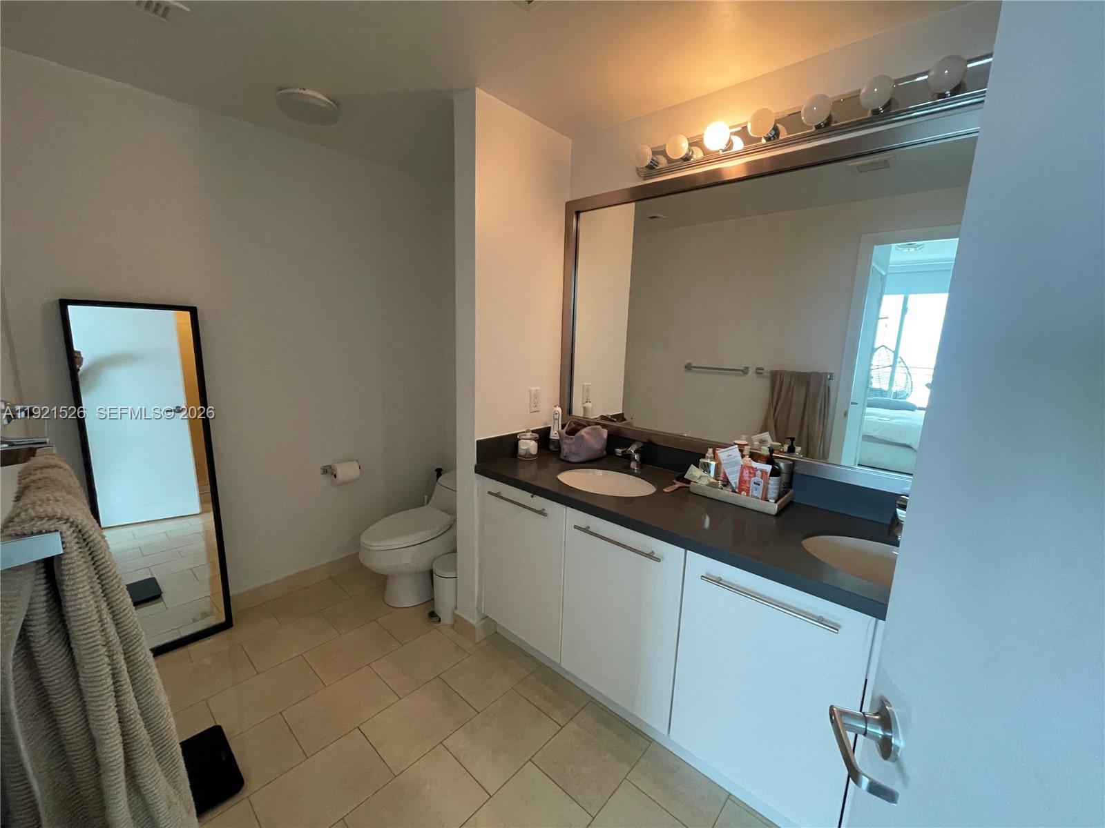90 SW 3rd St #4105, Miami FL 33130