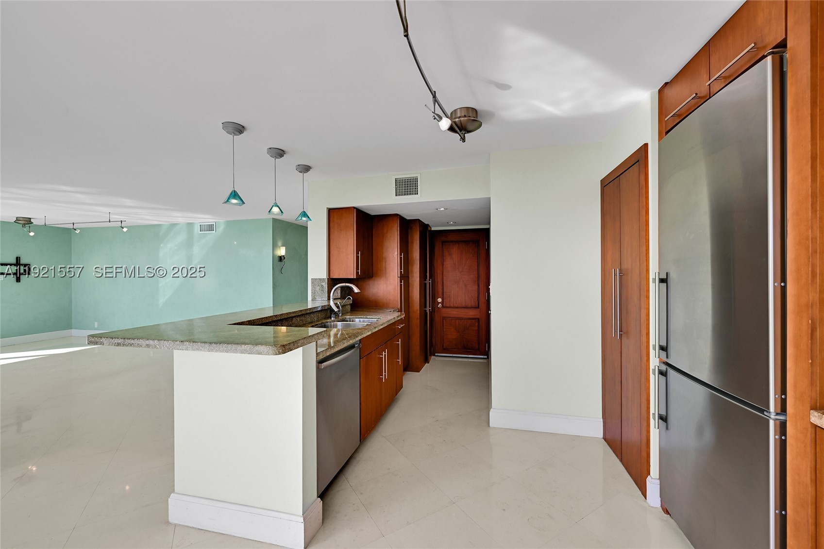936 Intracoastal Dr #15H, Fort Lauderdale FL 33304