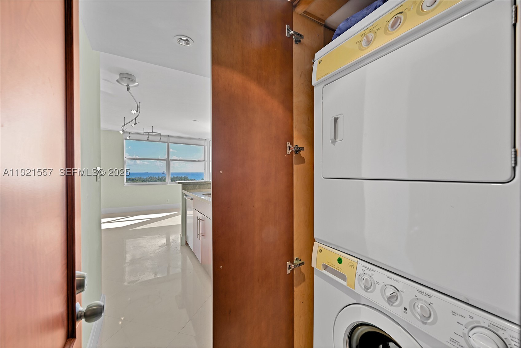 936 Intracoastal Dr #15H, Fort Lauderdale FL 33304