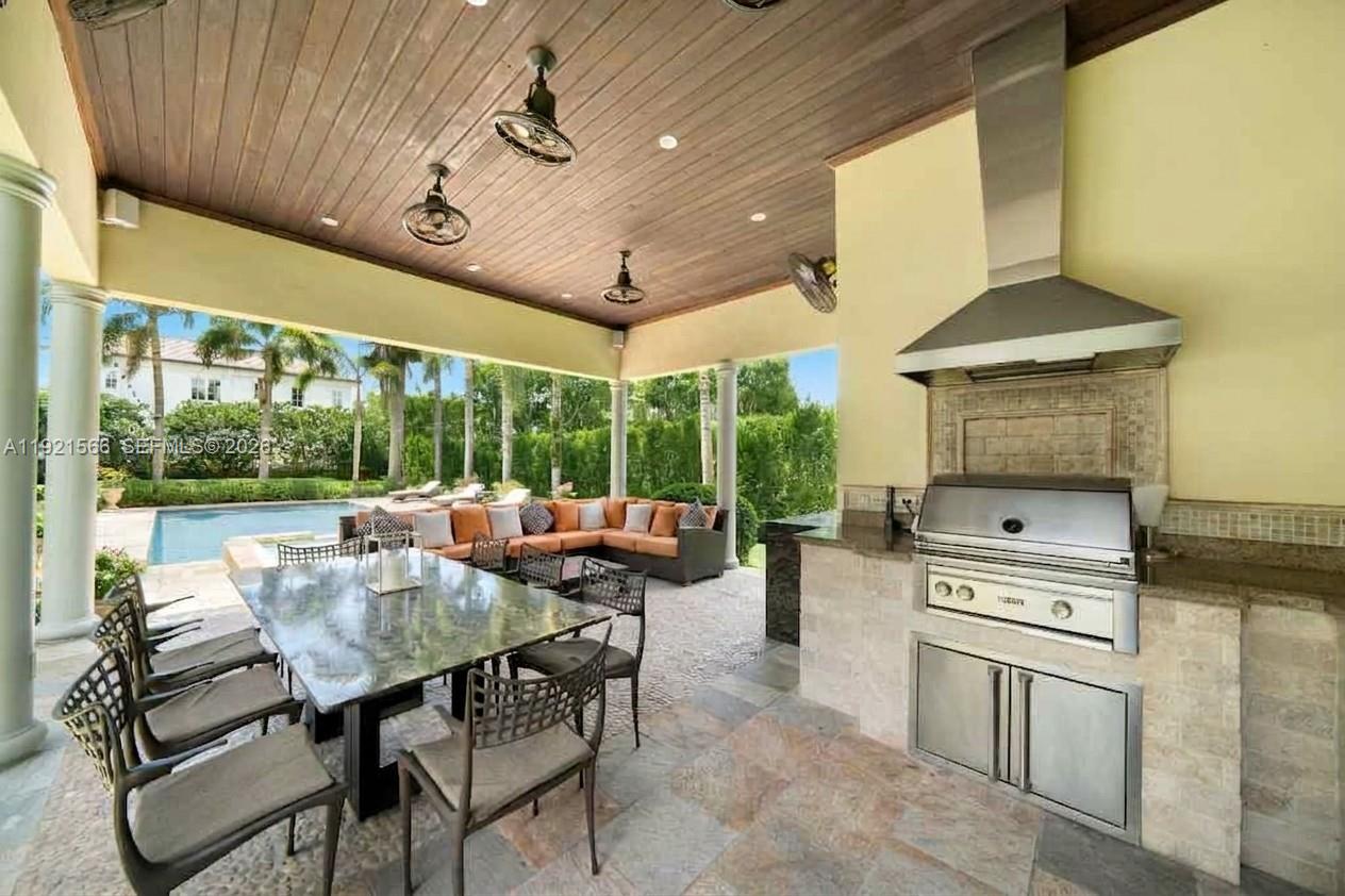 8010 Ponce De Leon Rd, Miami FL 33143