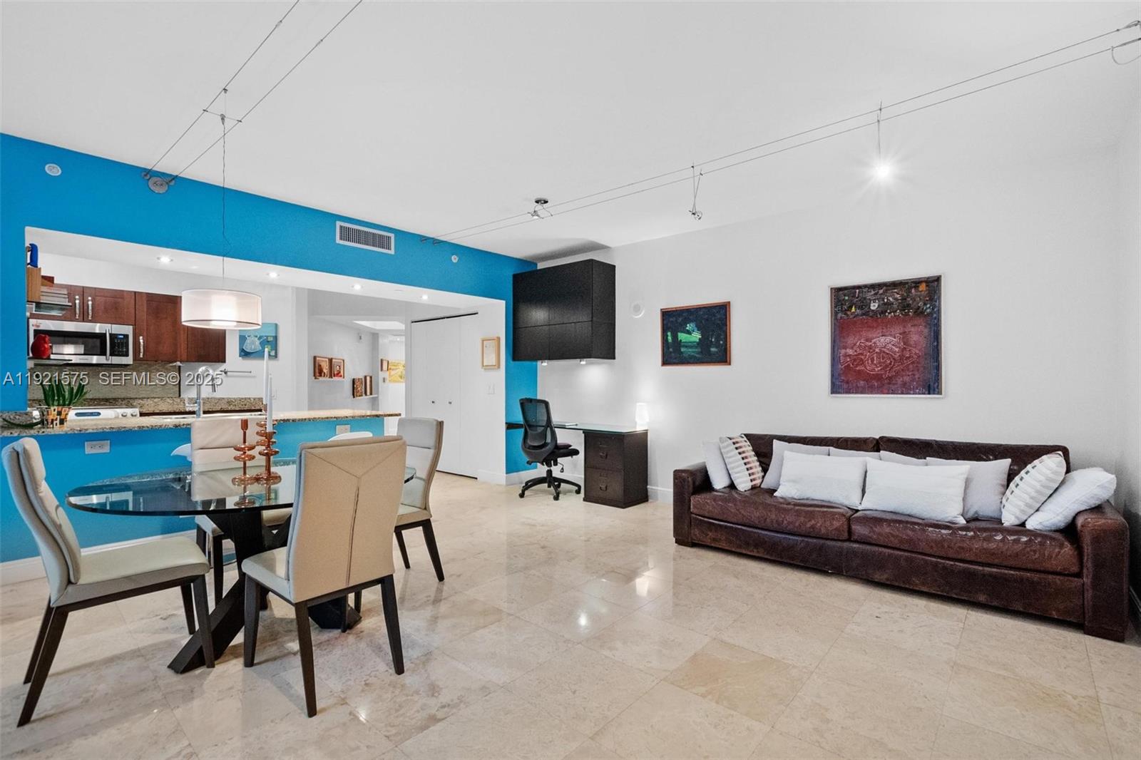 19900 E Country Club Dr #212, Aventura FL 33180