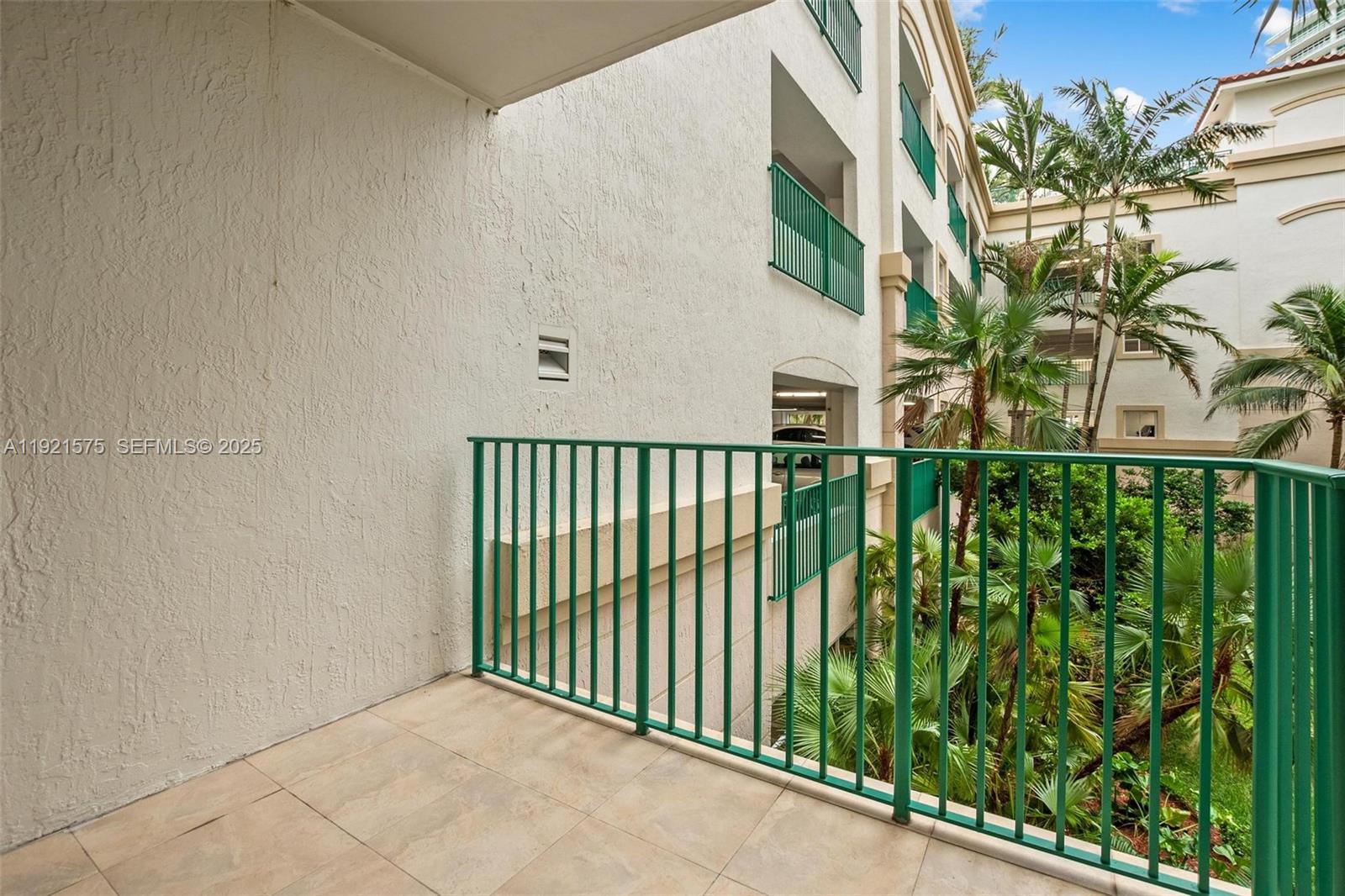 19900 E Country Club Dr #212, Aventura FL 33180
