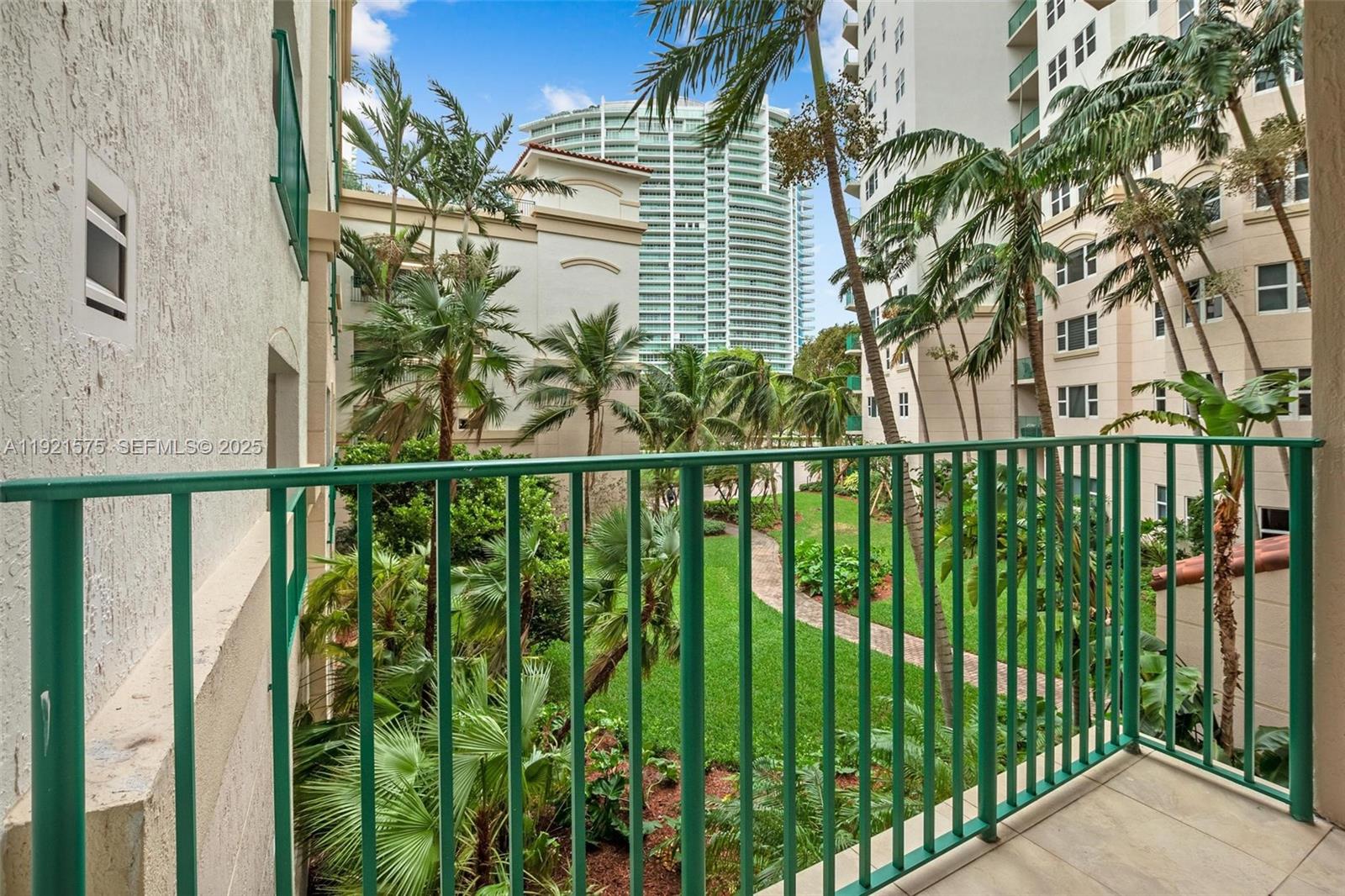 19900 E Country Club Dr #212, Aventura FL 33180