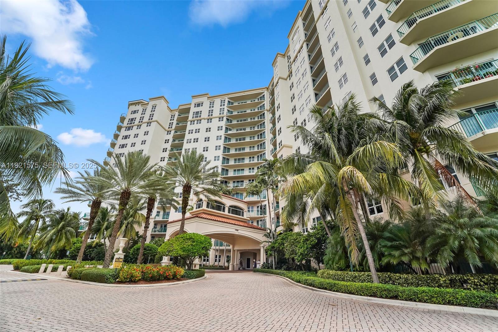 19900 E Country Club Dr #212, Aventura FL 33180