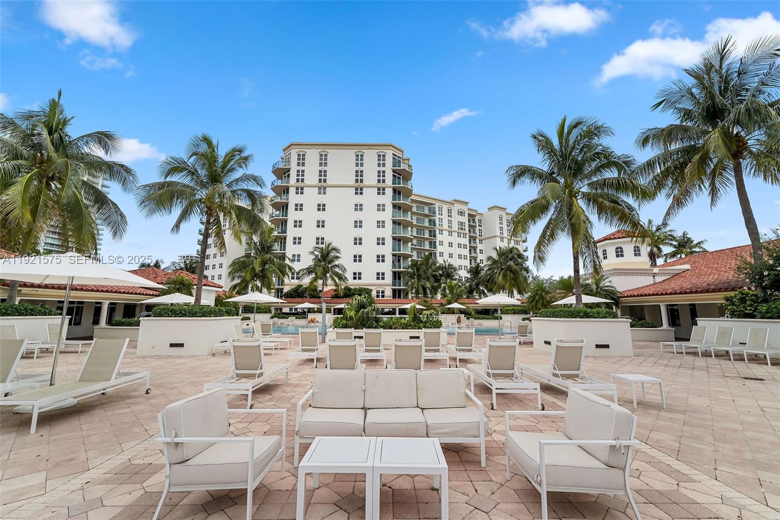 19900 E Country Club Dr #212, Aventura FL 33180