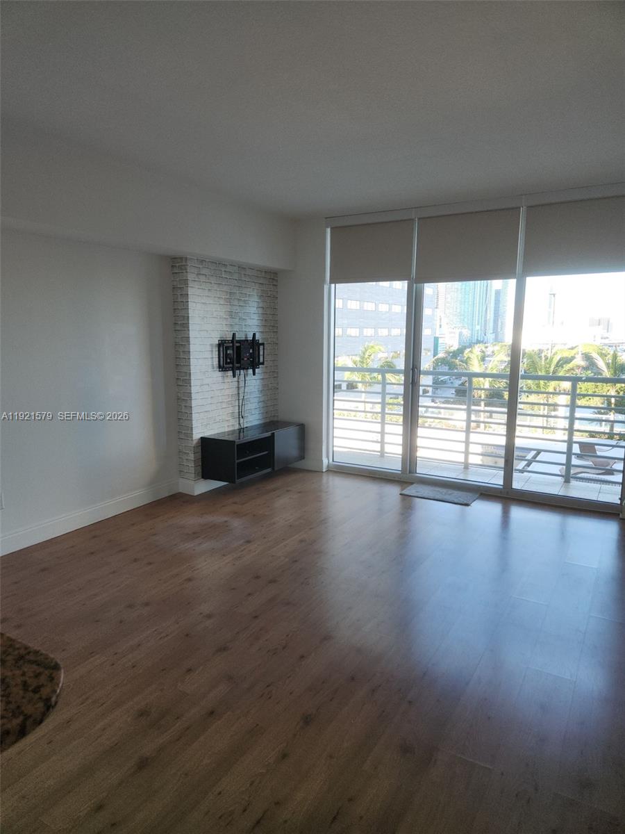 325 S Biscayne Blvd #1420, Miami FL 33131