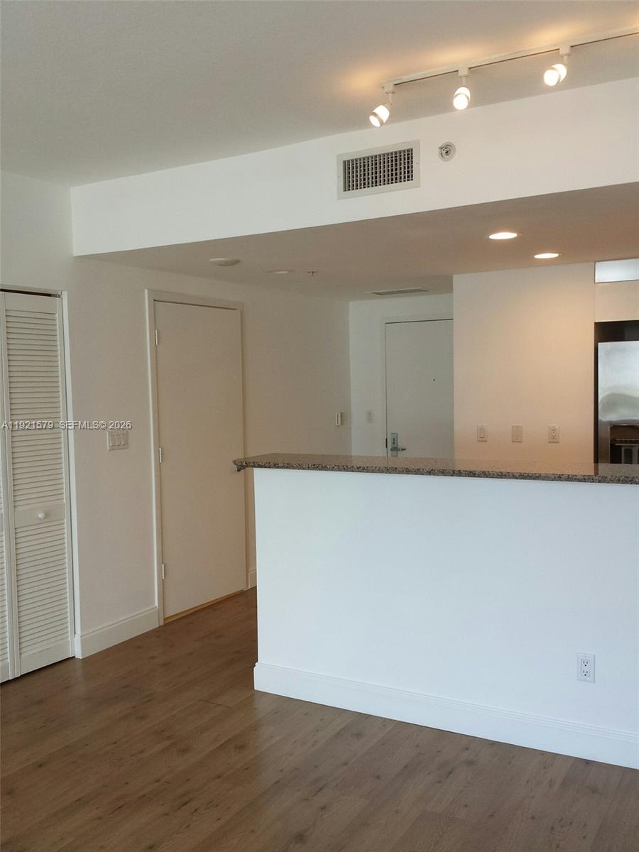325 S Biscayne Blvd #1420, Miami FL 33131