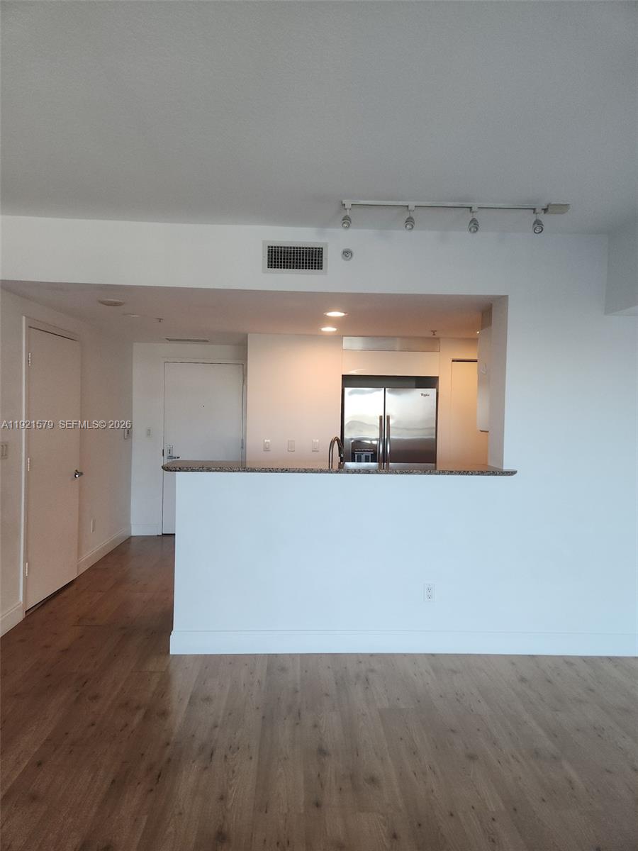 325 S Biscayne Blvd #1420, Miami FL 33131