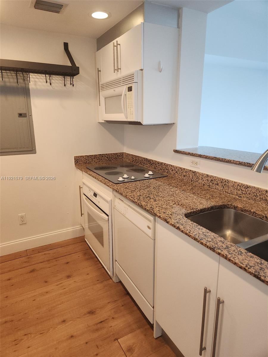 325 S Biscayne Blvd #1420, Miami FL 33131