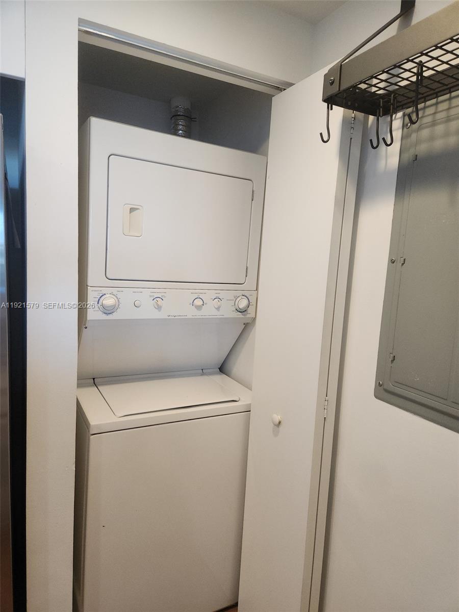 325 S Biscayne Blvd #1420, Miami FL 33131