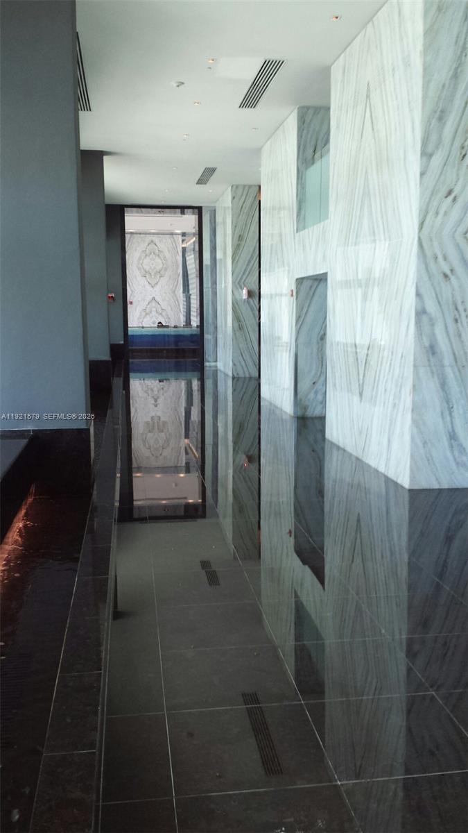 325 S Biscayne Blvd #1420, Miami FL 33131