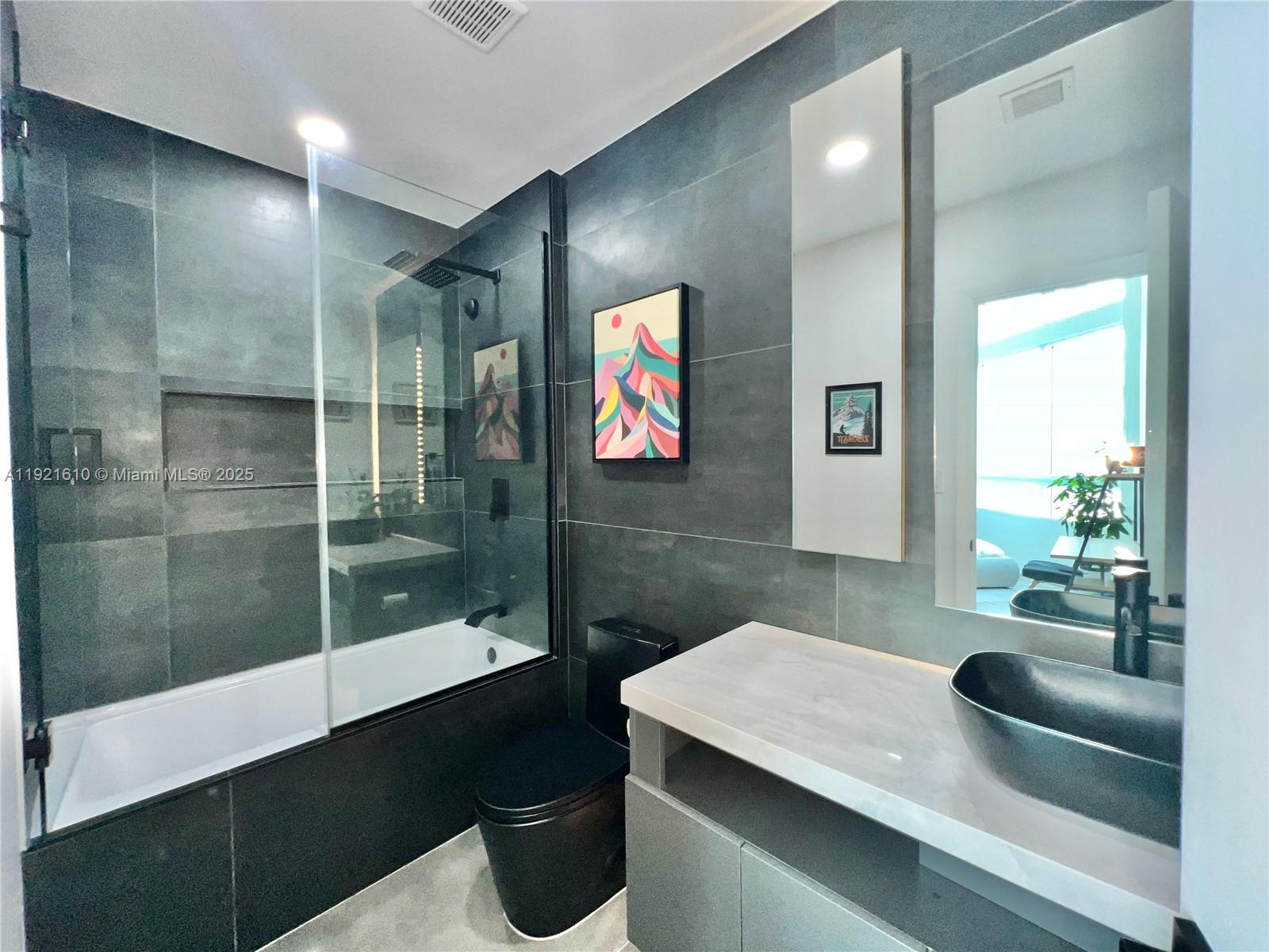 1900 N Bayshore Dr #909, Miami FL 33132