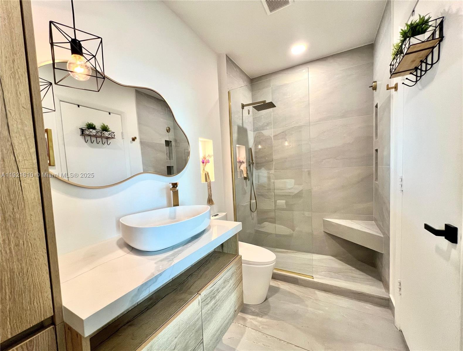 1900 N Bayshore Dr #909, Miami FL 33132
