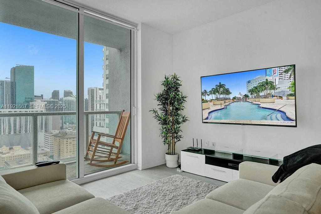 244 Biscayne Blvd #3005, Miami FL 33132