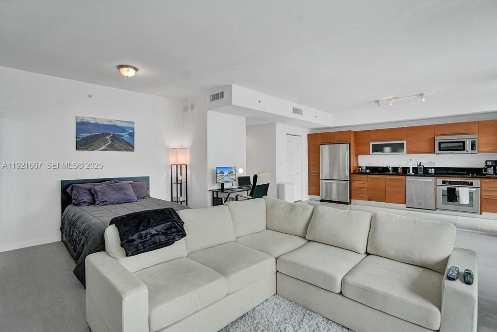 244 Biscayne Blvd #3005, Miami FL 33132