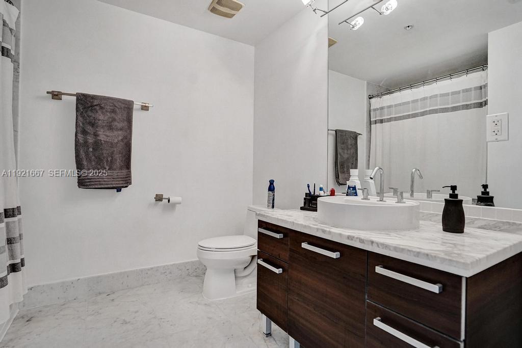 244 Biscayne Blvd #3005, Miami FL 33132