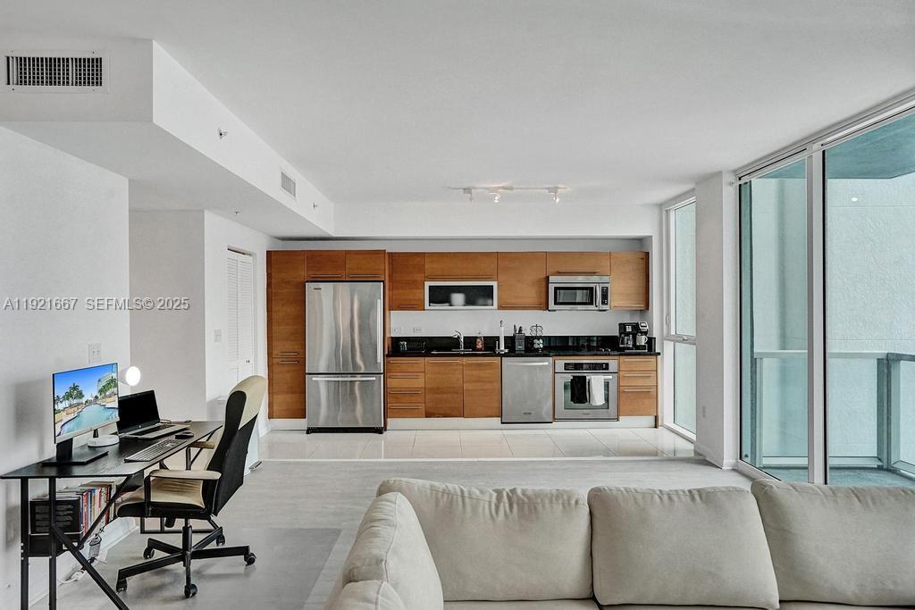 244 Biscayne Blvd #3005, Miami FL 33132