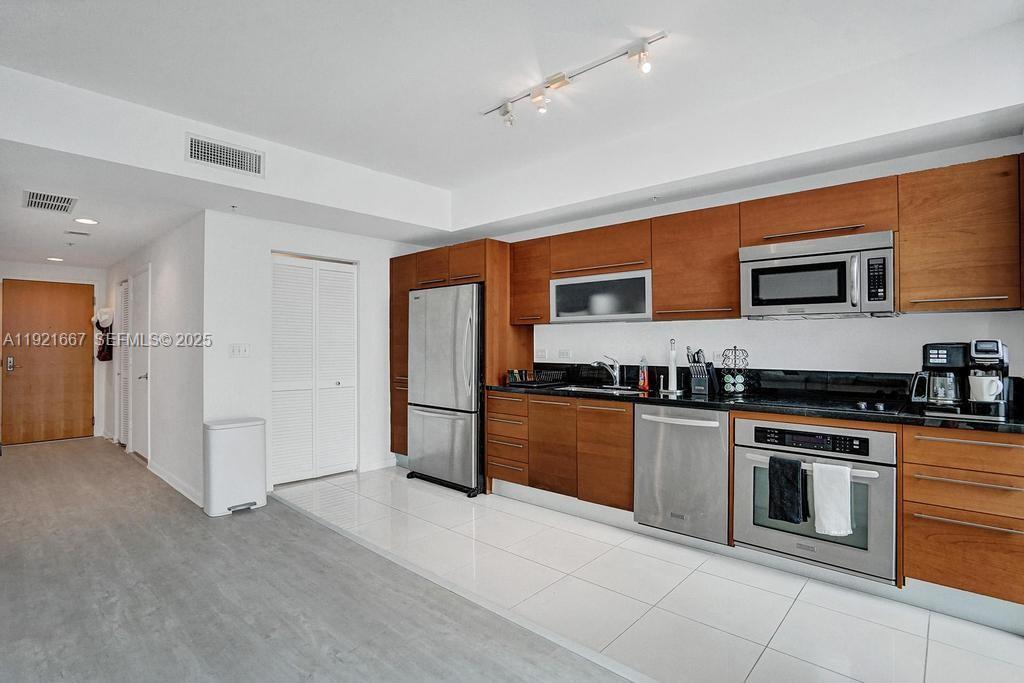 244 Biscayne Blvd #3005, Miami FL 33132