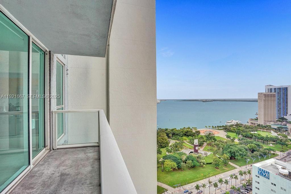 244 Biscayne Blvd #3005, Miami FL 33132