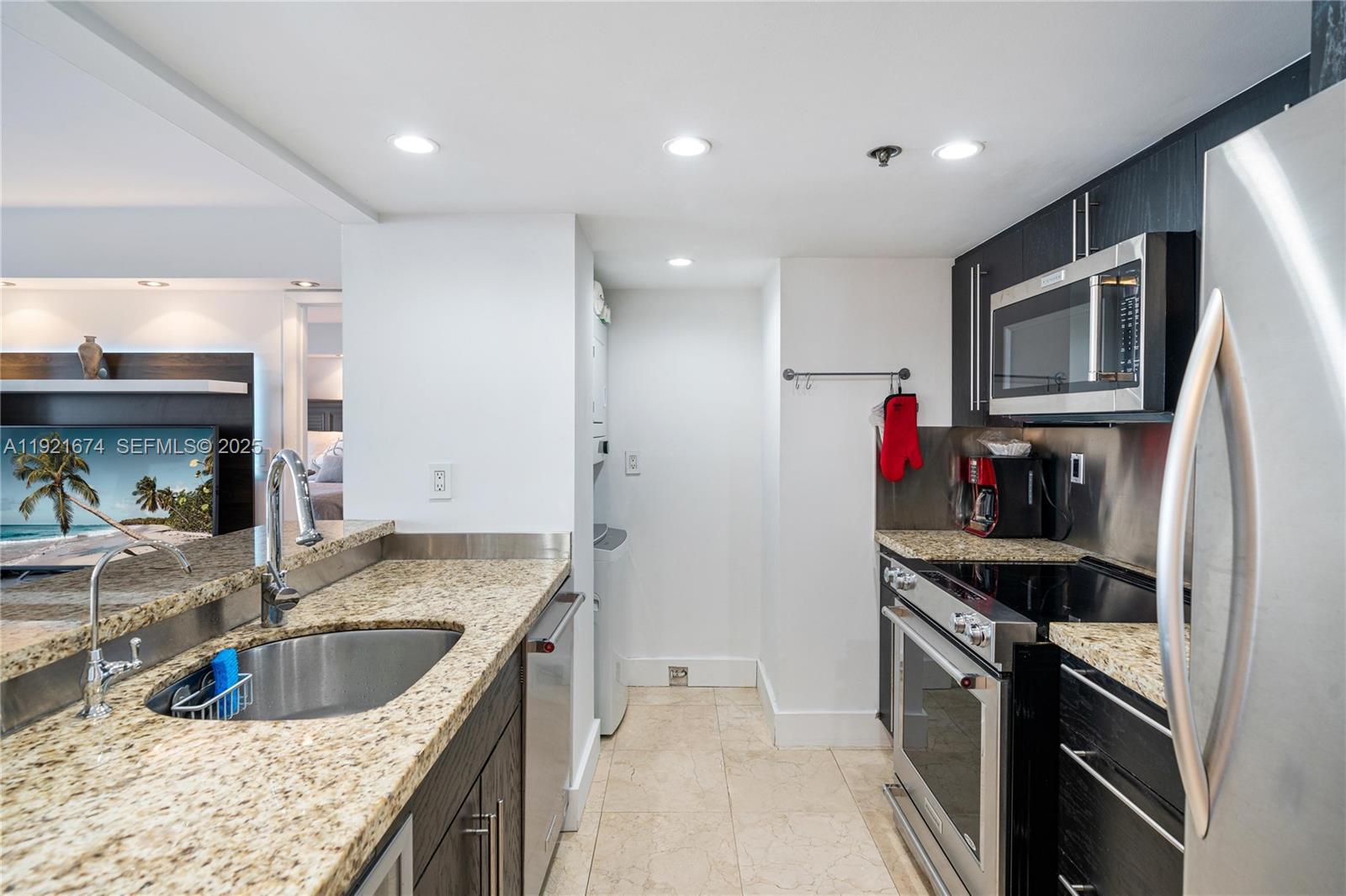540 Brickell Key Dr #1411, Miami FL 33131