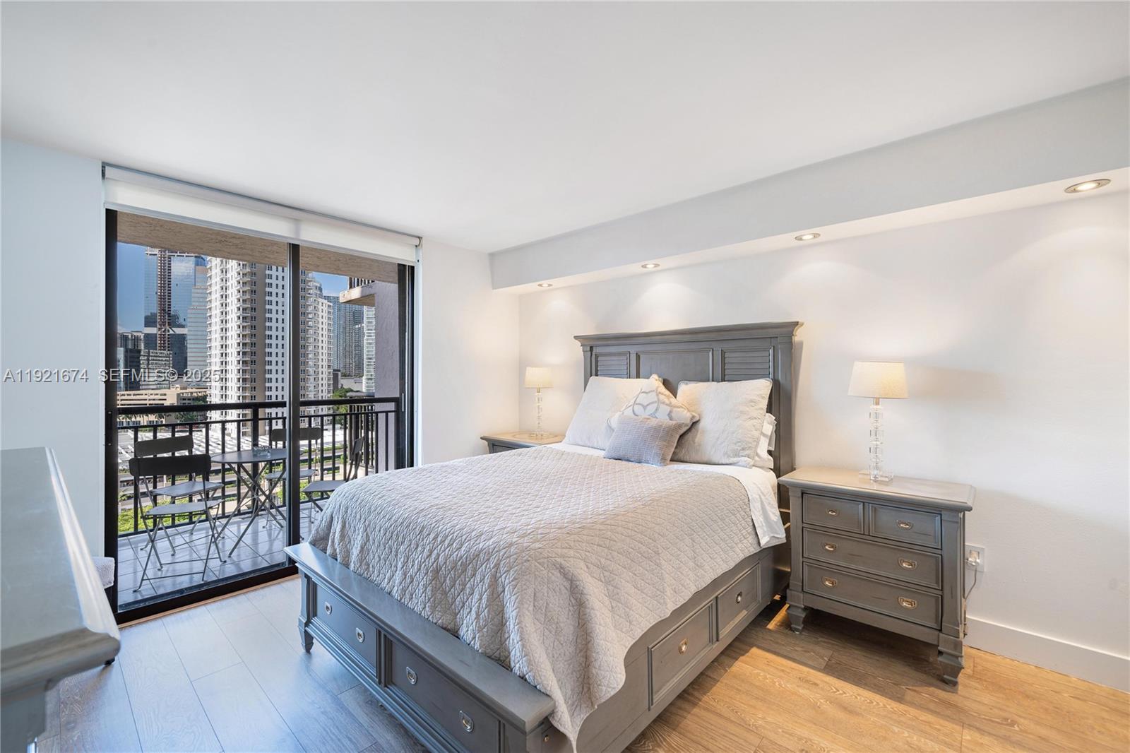 540 Brickell Key Dr #1411, Miami FL 33131