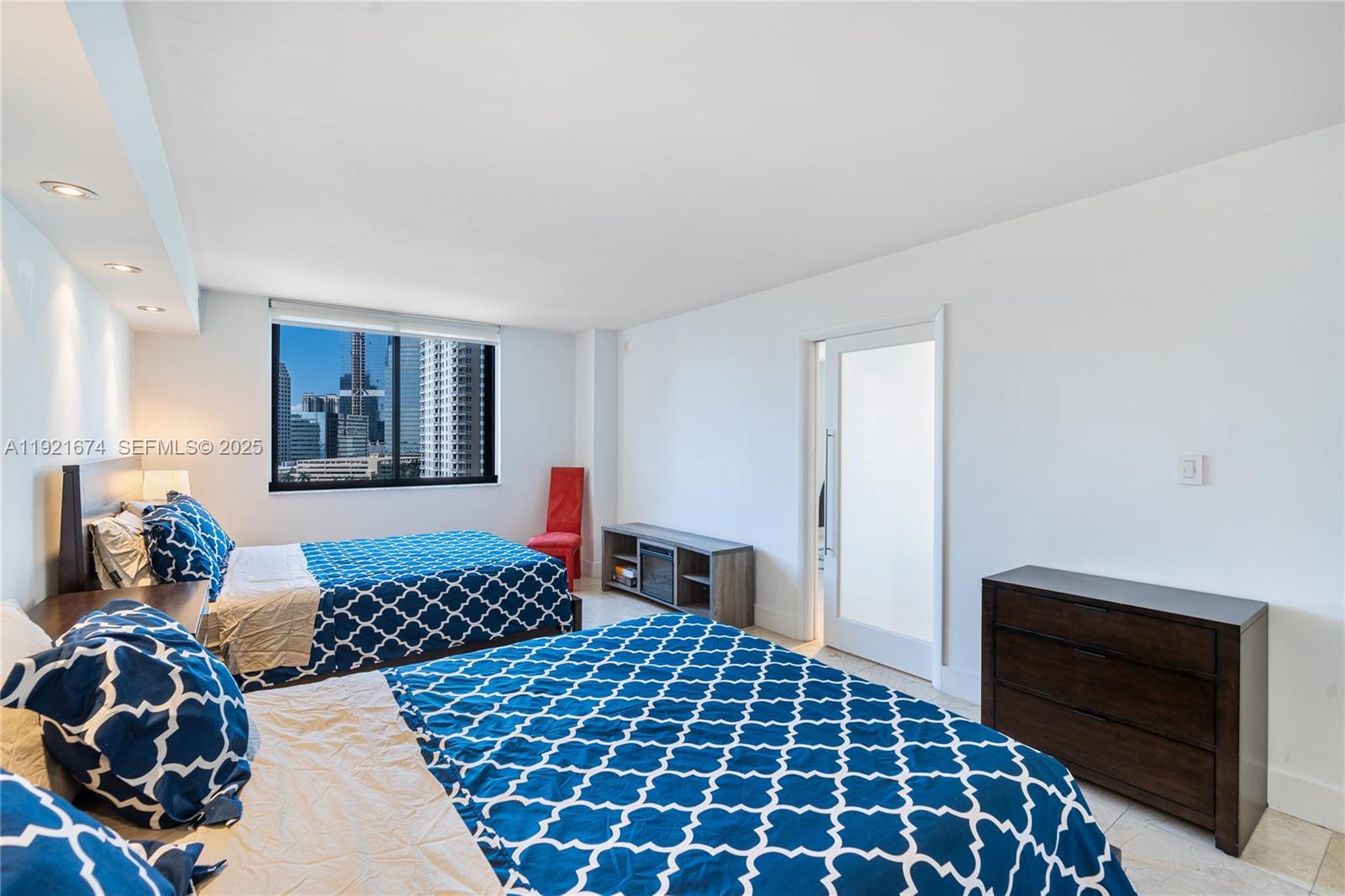 540 Brickell Key Dr #1411, Miami FL 33131