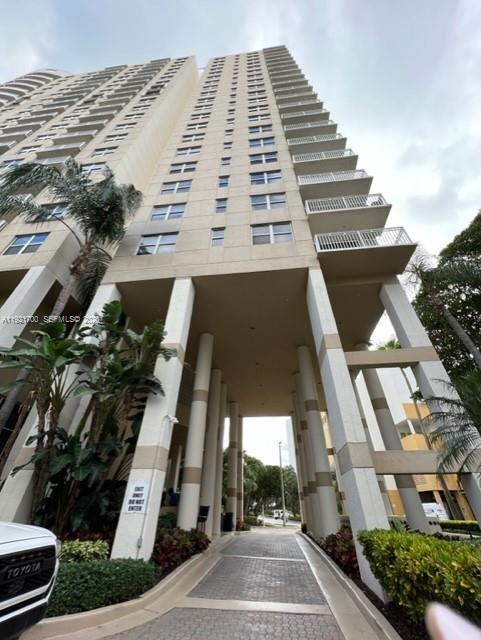 770 Claughton Island Dr #1404, Miami FL 33131