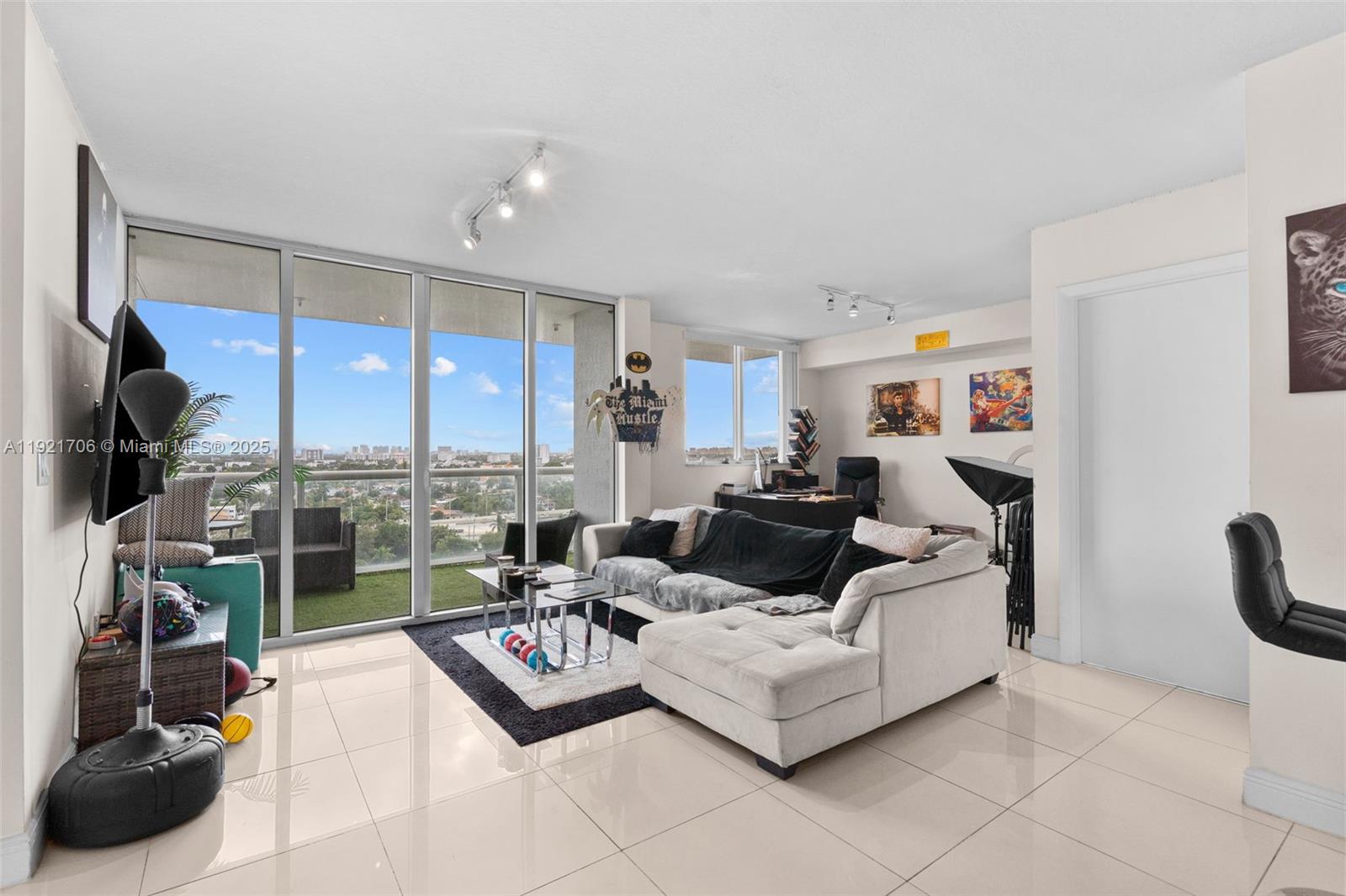 1871 NW S River Dr #1402, Miami FL 33125