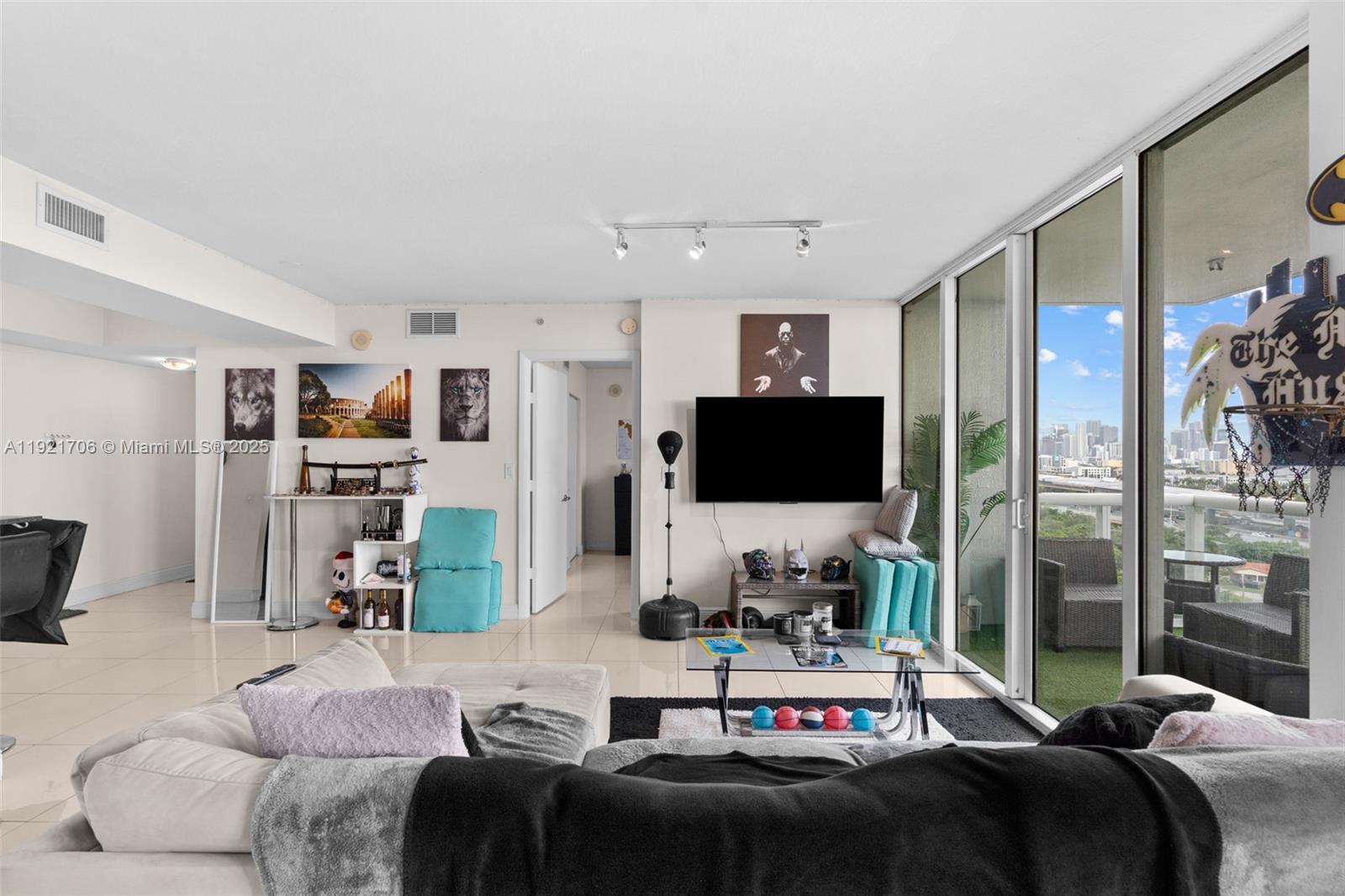 1871 NW S River Dr #1402, Miami FL 33125