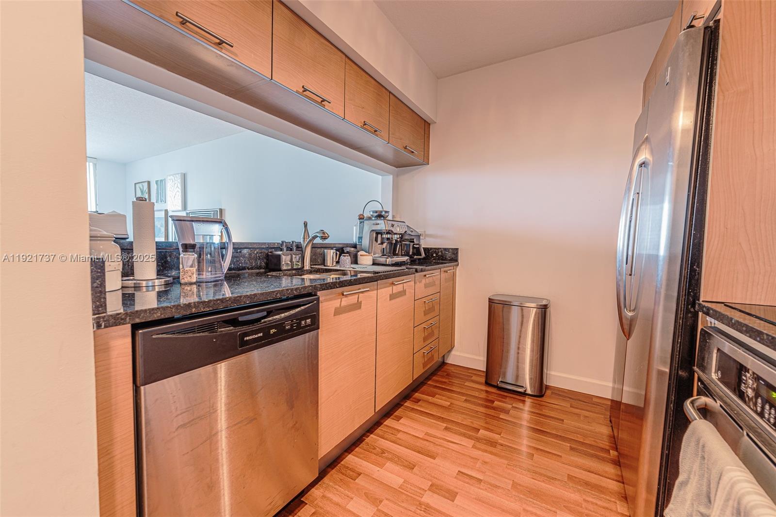 31 SE 5 ST #1603, Miami FL 33131