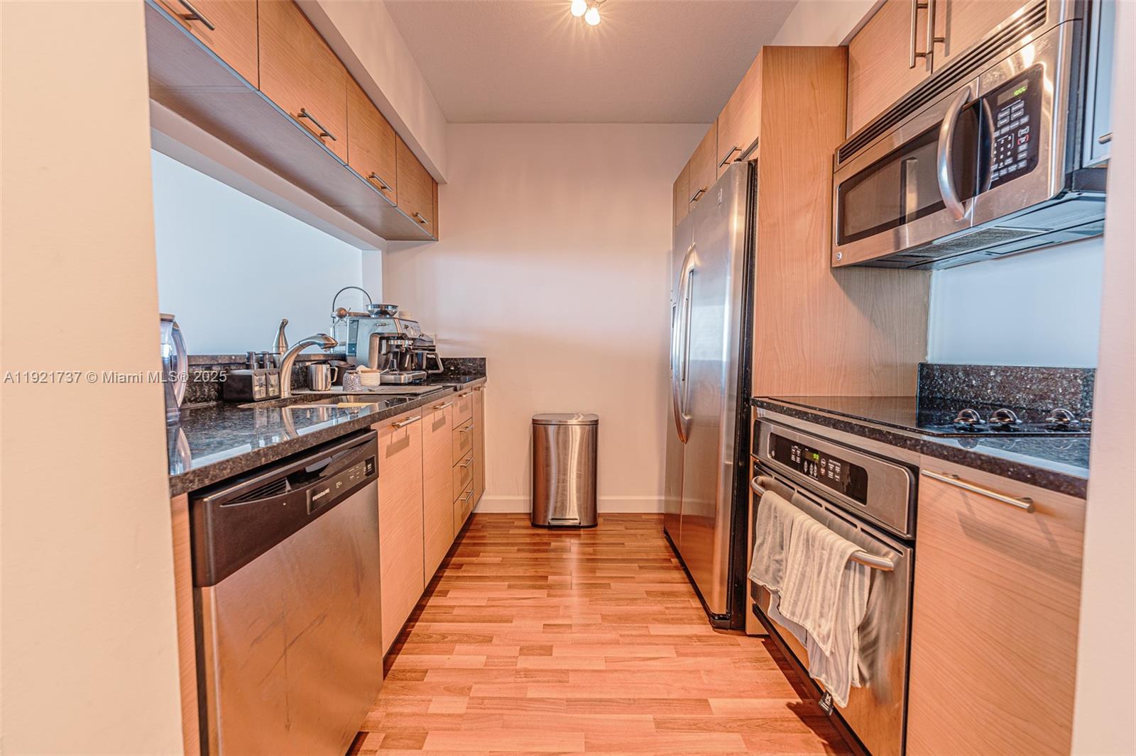 31 SE 5 ST #1603, Miami FL 33131