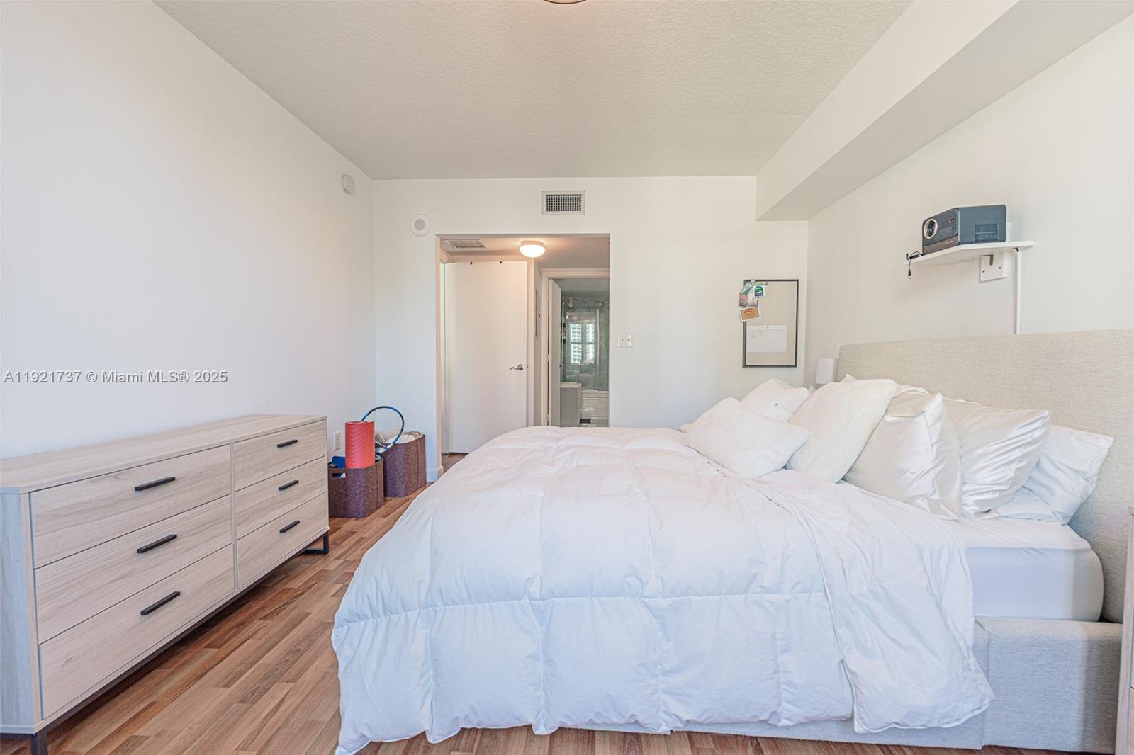 31 SE 5 ST #1603, Miami FL 33131
