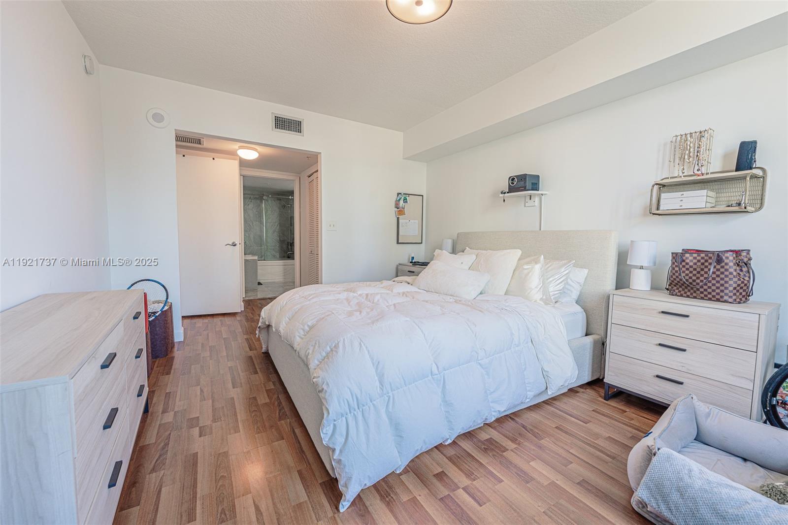 31 SE 5 ST #1603, Miami FL 33131