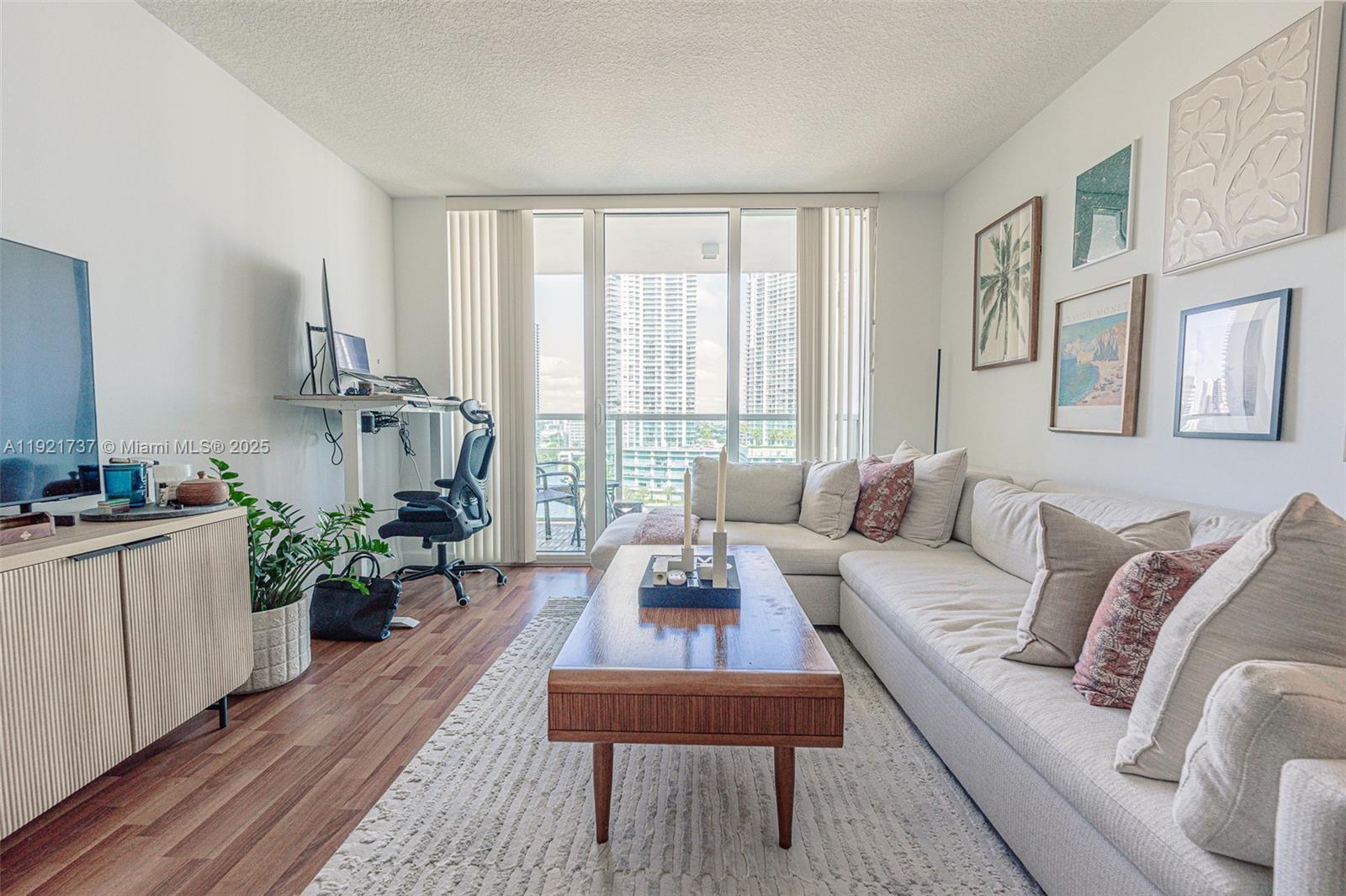 31 SE 5 ST #1603, Miami FL 33131
