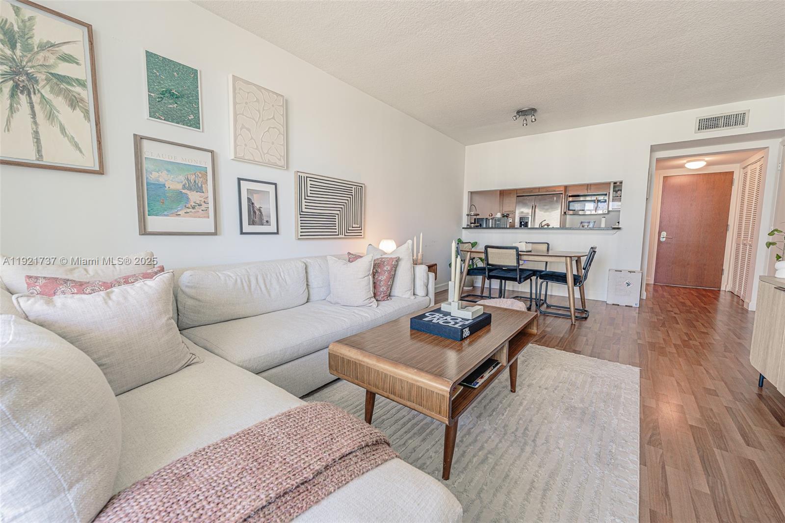31 SE 5 ST #1603, Miami FL 33131