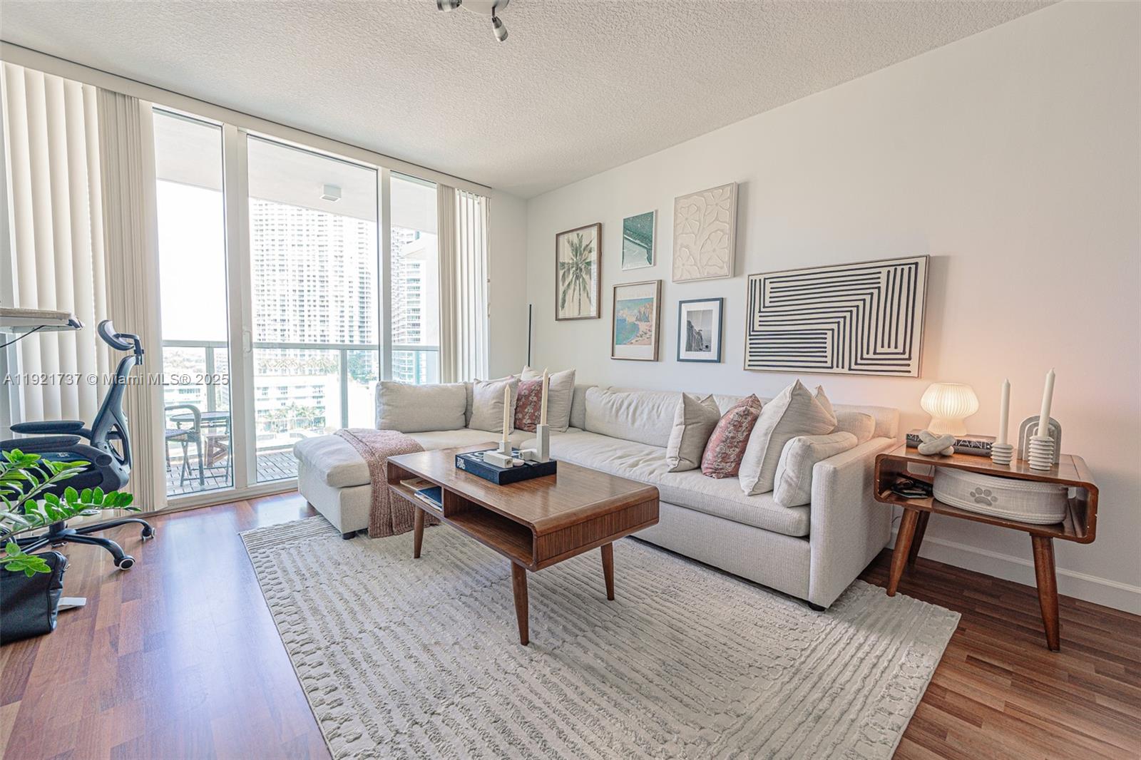 31 SE 5 ST #1603, Miami FL 33131