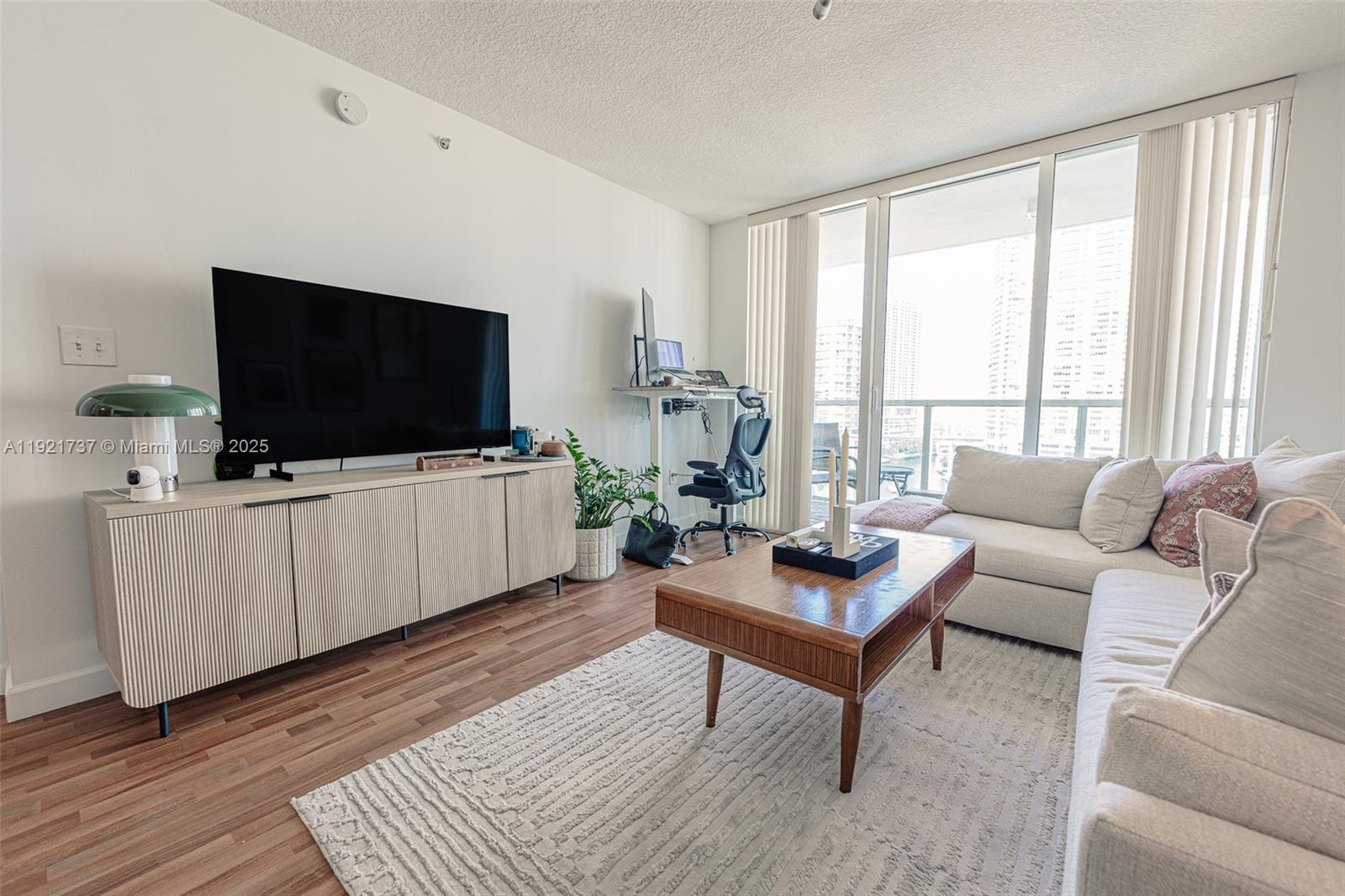 31 SE 5 ST #1603, Miami FL 33131