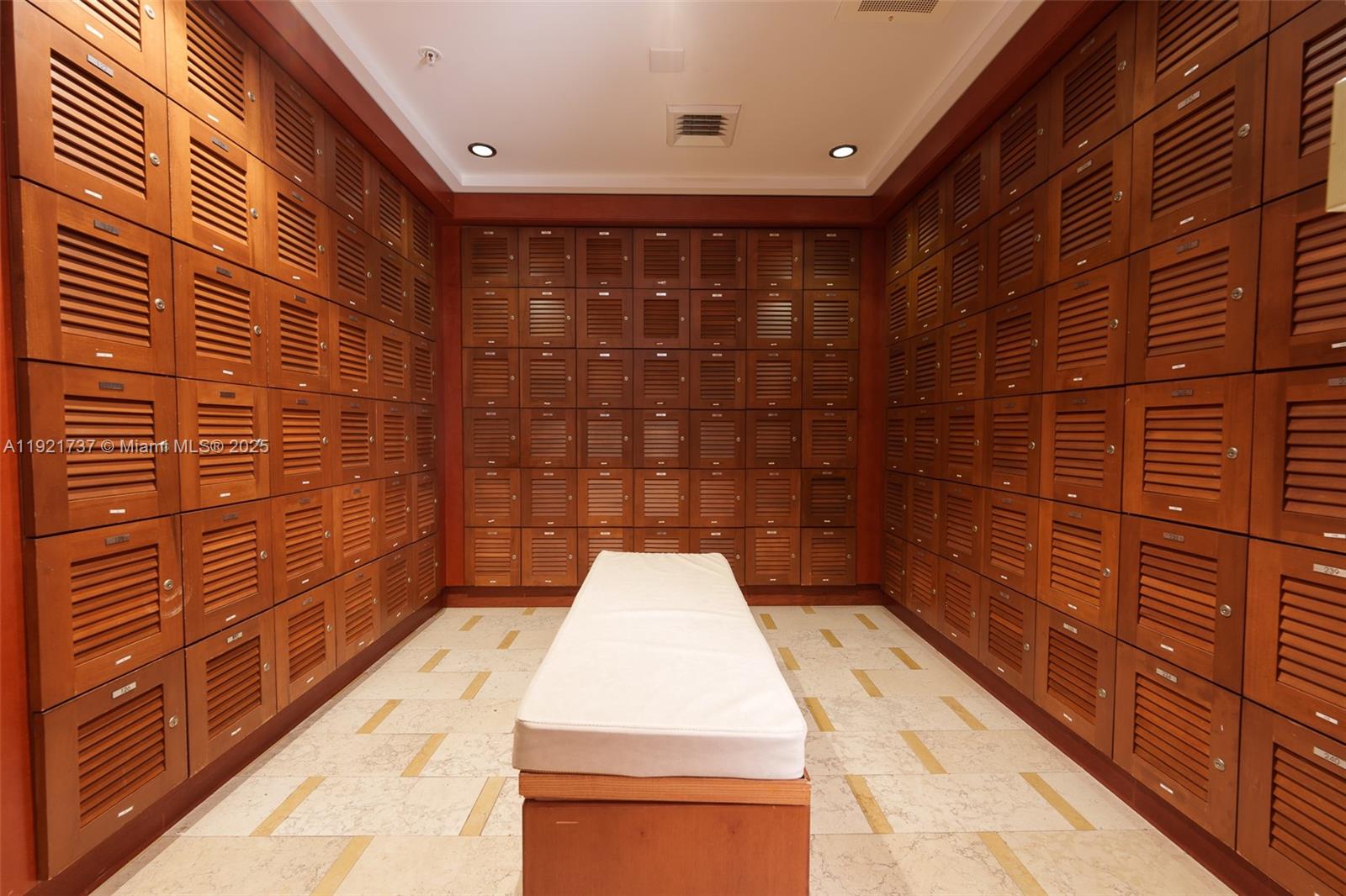 31 SE 5 ST #1603, Miami FL 33131