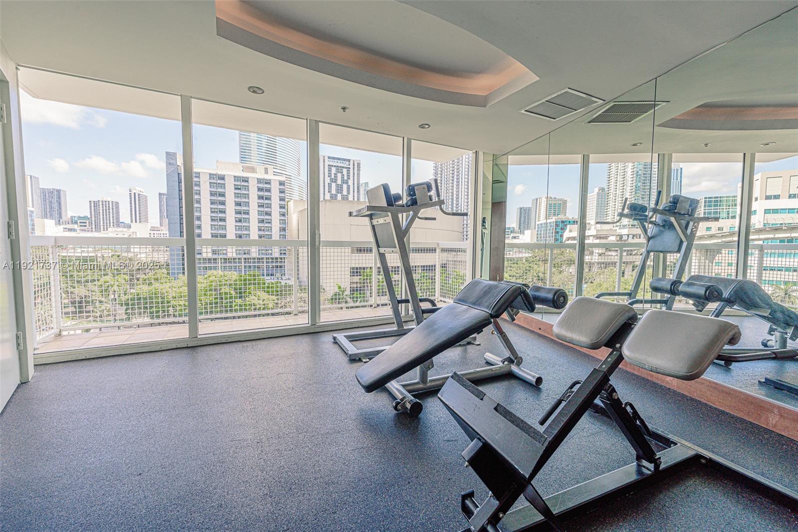 31 SE 5 ST #1603, Miami FL 33131