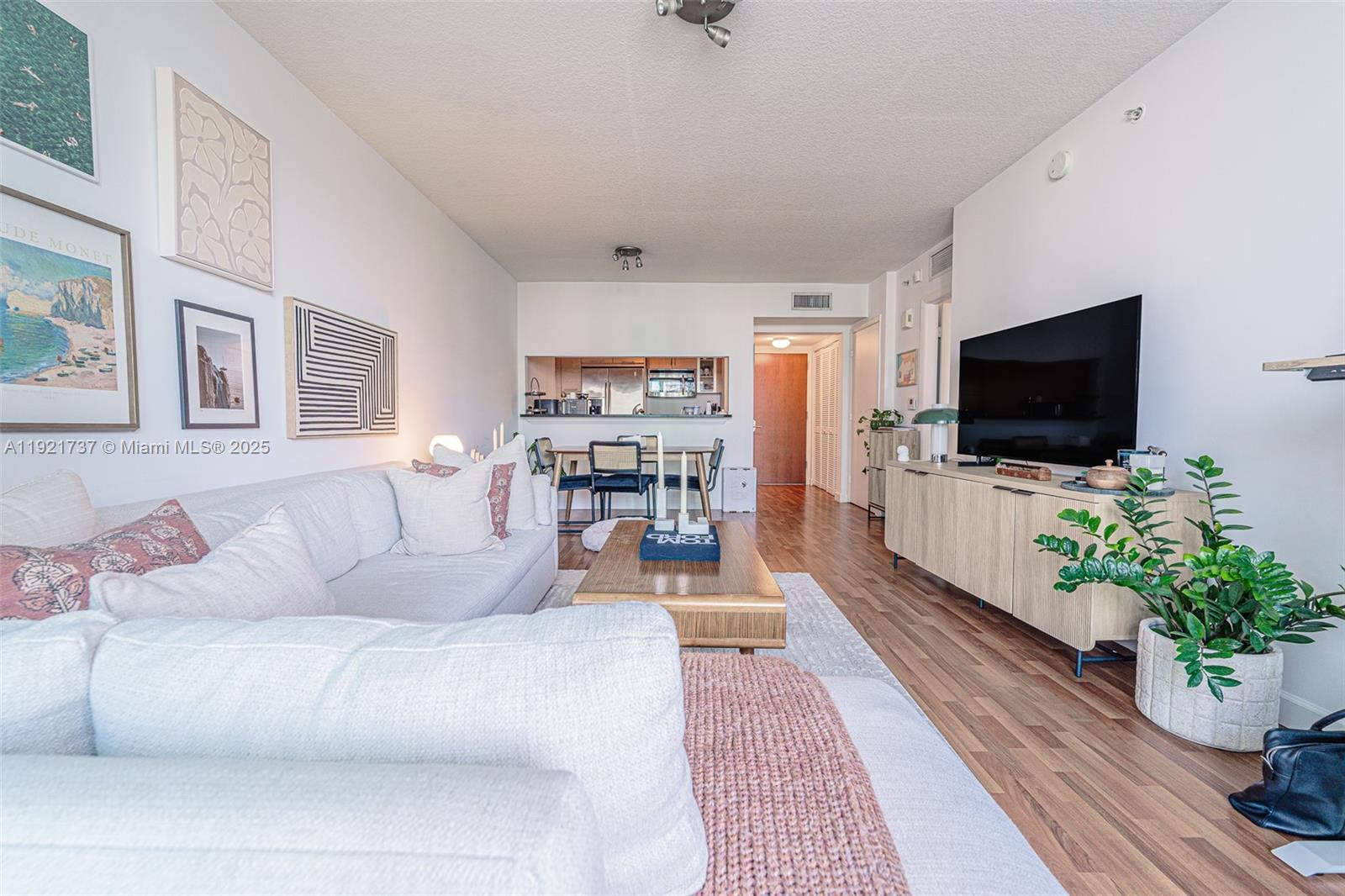 31 SE 5 ST #1603, Miami FL 33131