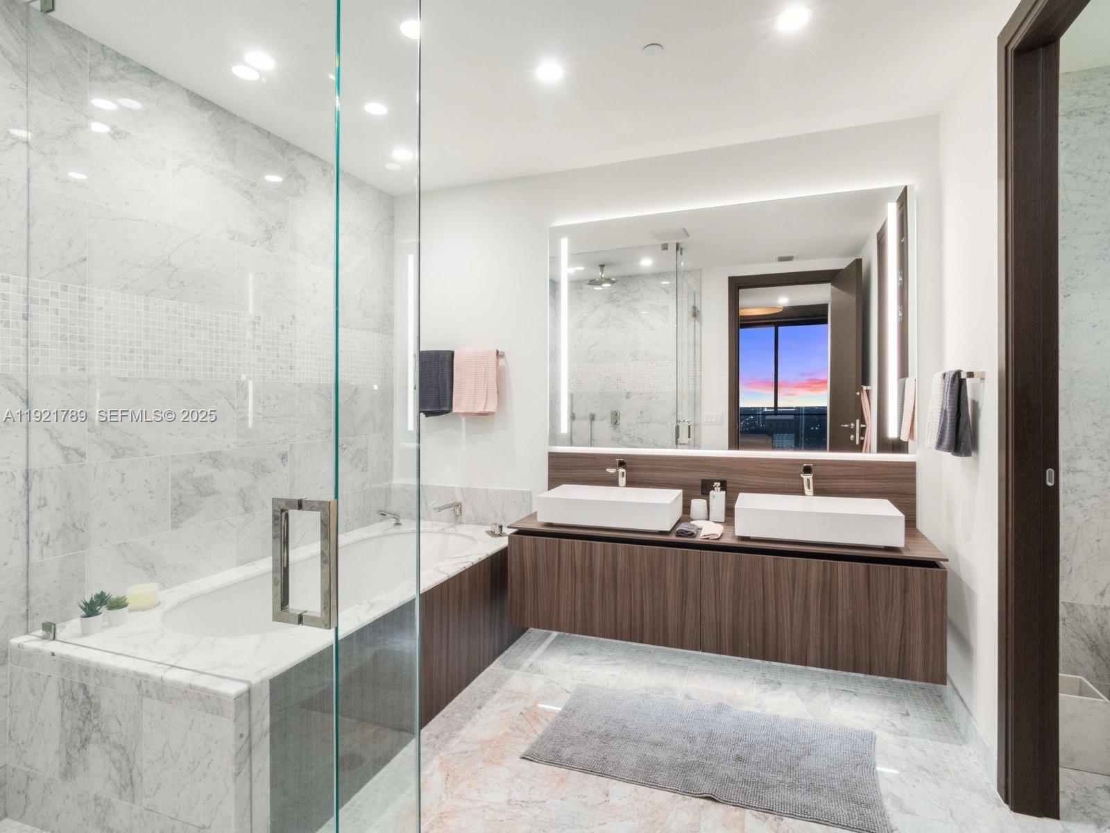 1000 Brickell Plz #PH5706, Miami FL 33131