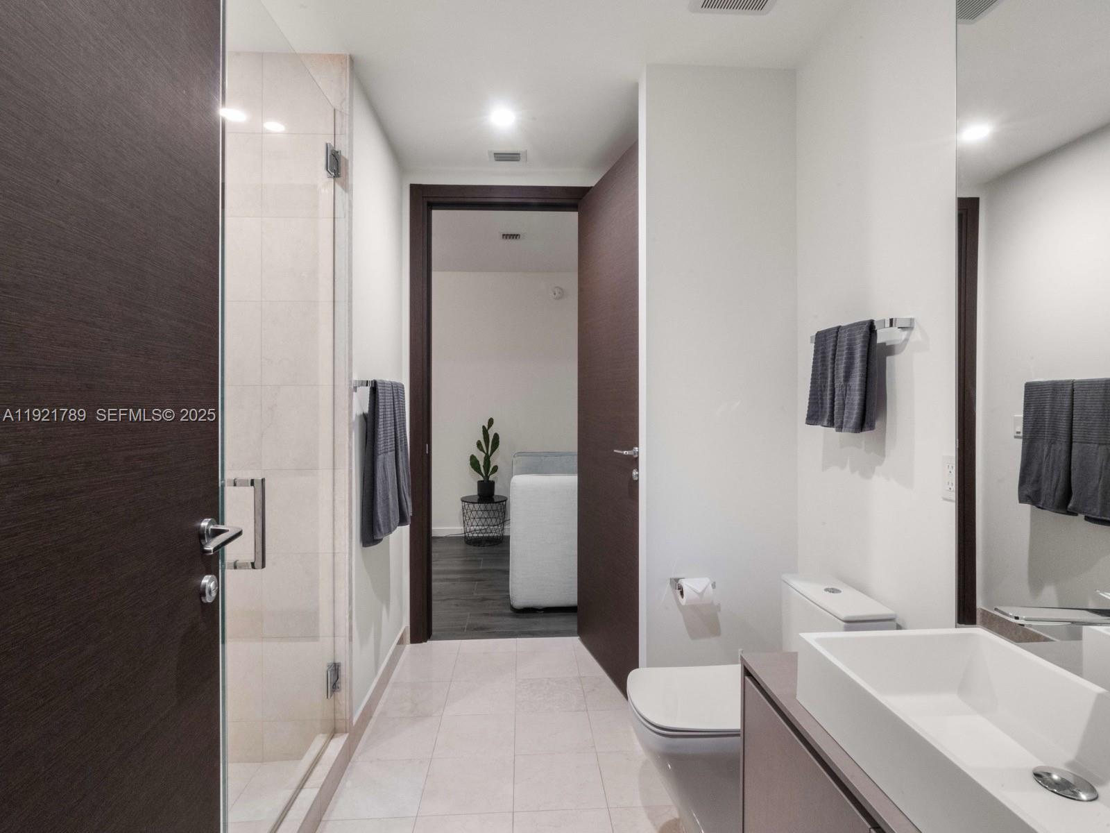 1000 Brickell Plz #PH5706, Miami FL 33131