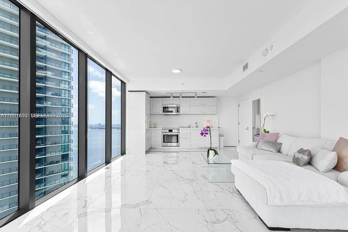 650 NE 32nd St #3808, Miami FL 33137