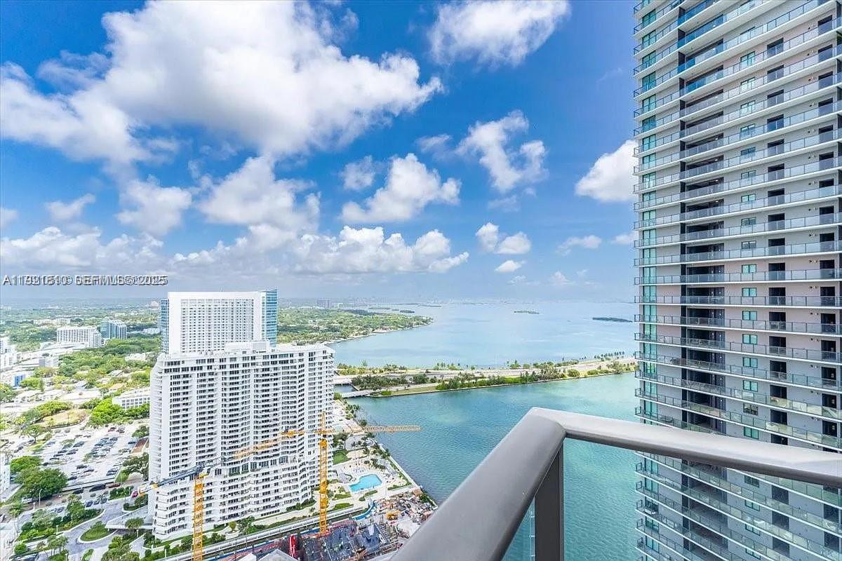 650 NE 32nd St #3808, Miami FL 33137
